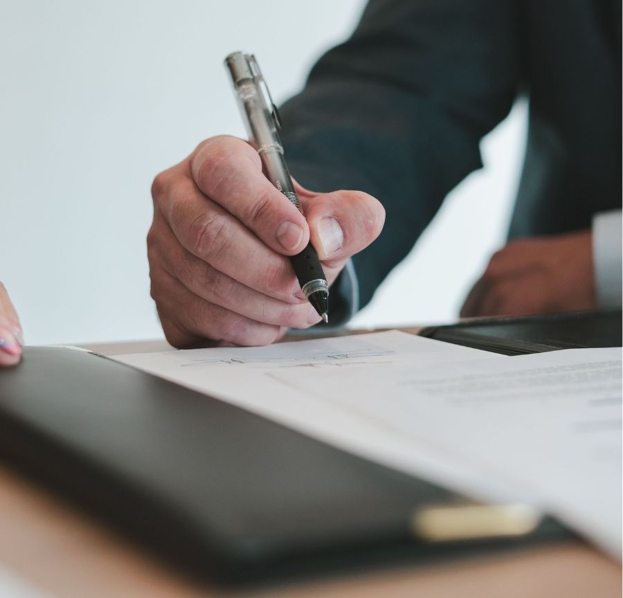 Contrato de trabajo a término fijo en Colombia: ¿qué cambió con la reforma laboral?